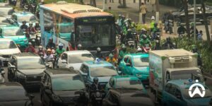 Traffic jams of public vehicles and motorbikes on city roads require GPS tracker monitoring for mobility efficiency.