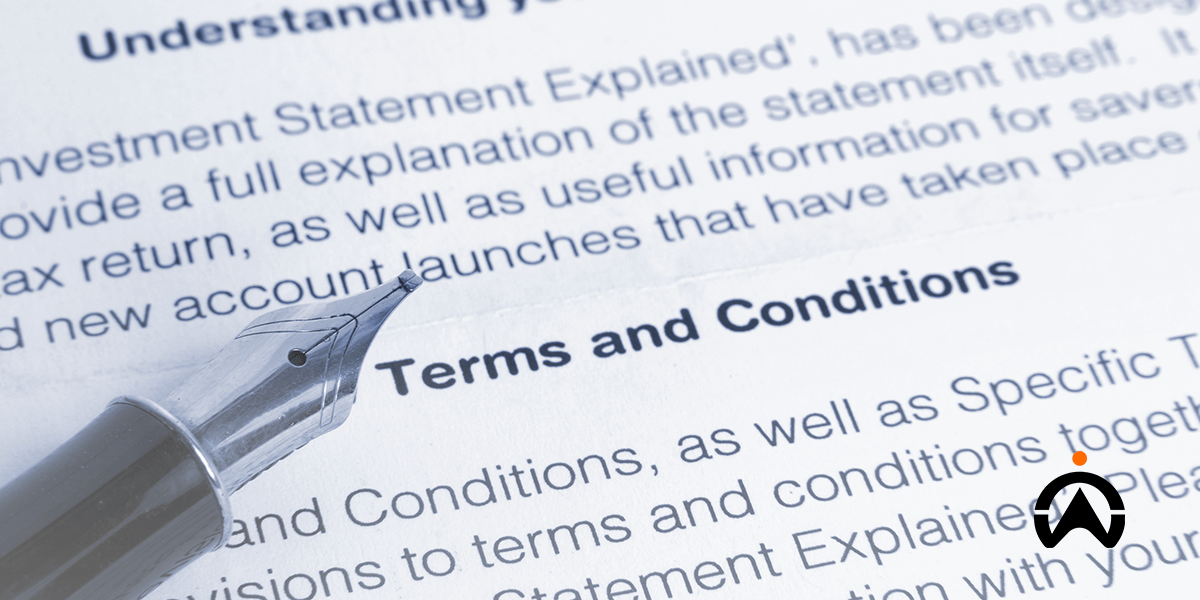 Pen over the contract documents to avoid mistakes when buying a car.