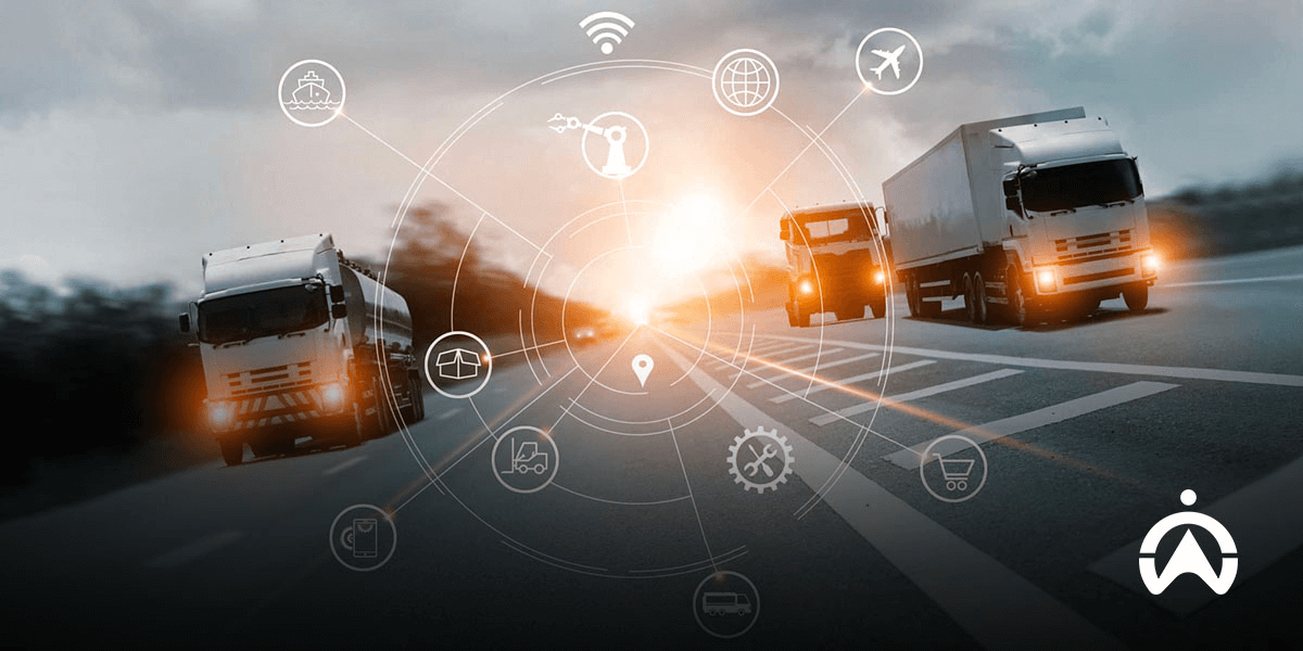Tiga truk melaju di jalan tol saat matahari terbenam dengan ikon digital, menggambarkan manfaat SOP manajemen armada berbasis teknologi