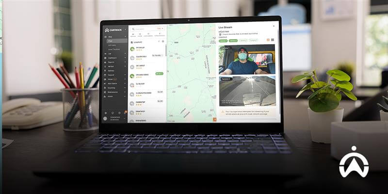 Laptop menampilkan peta rute perjalanan digital sebagai bagian dari solusi pengawasan kendaraan berbasis dashcam.